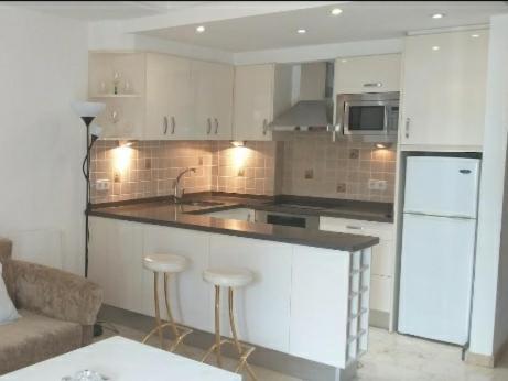 Апартаменты Apartamento En La Milla De Oro, A 100M De La Playa Марбелья Экстерьер фото